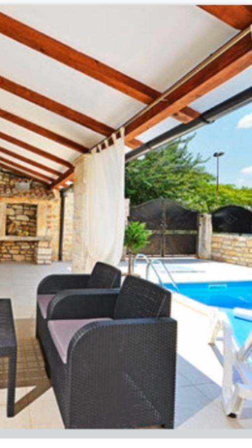 Lory Villa Sveti Lovreč Pazenatički Bagian luar foto